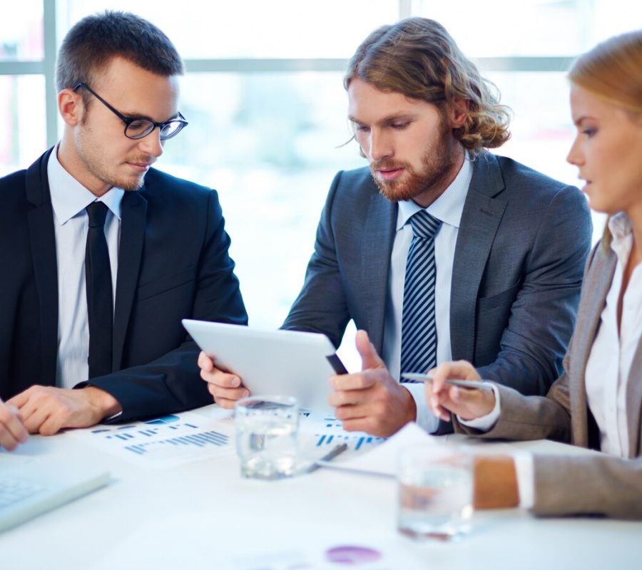 co-workers-planning-strategy_1098-1144