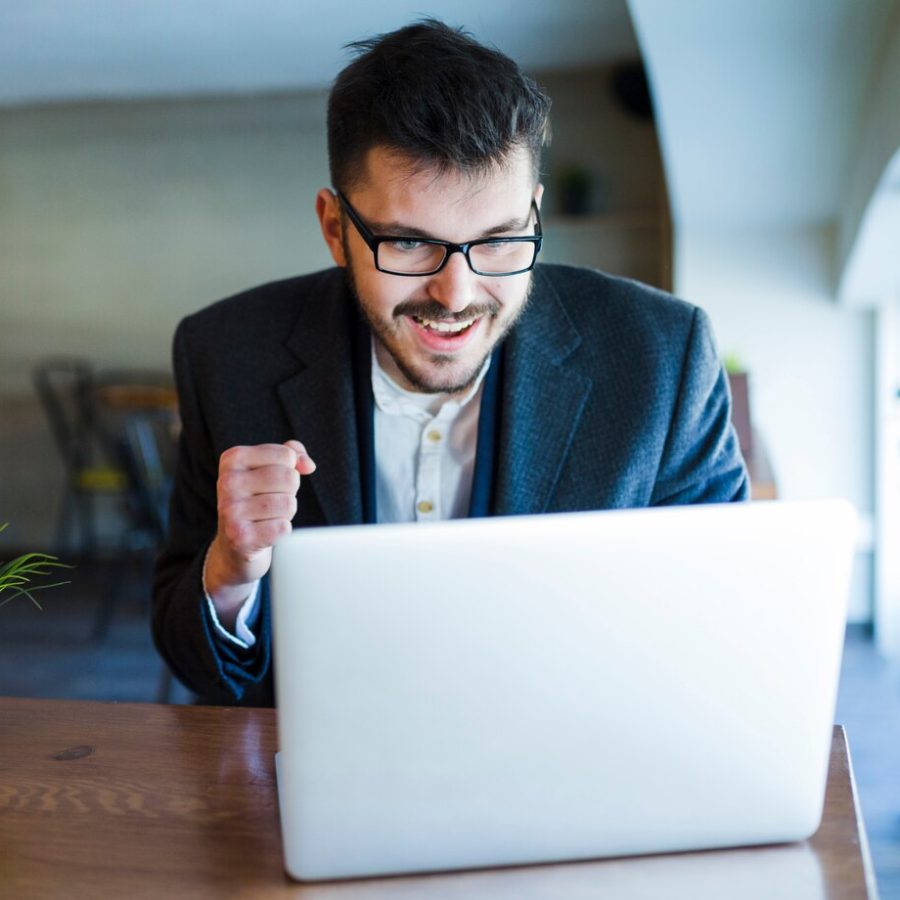 lifestyle-businessman_23-2148102528